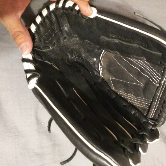 🚫Softball Glove🚫Sold Locally - Picture 3 of 6